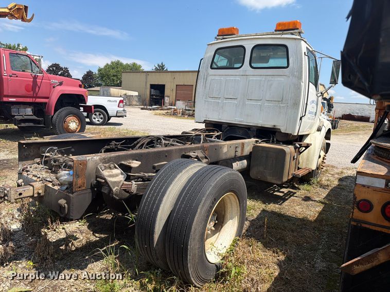 1998 Ford L8000 Semi Truck - photo 4