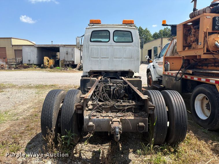 1998 Ford L8000 Semi Truck - photo 5