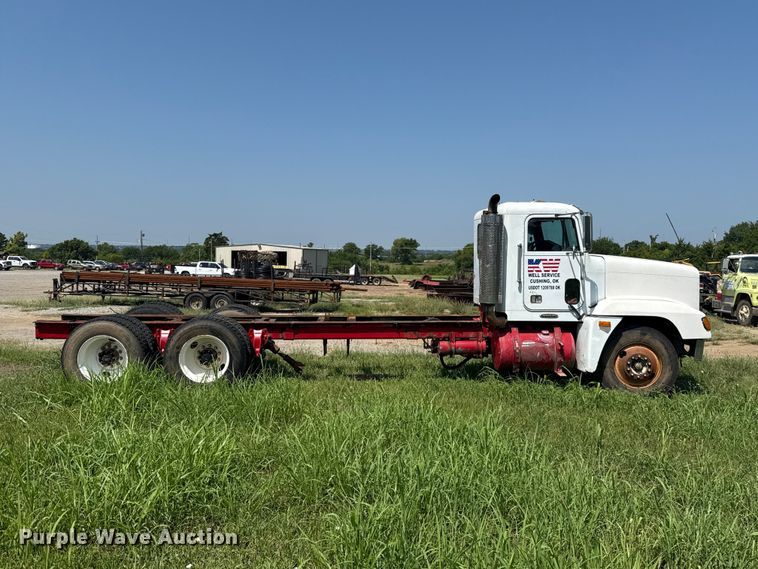 1997 Freightliner FLD120 Truck Cab And Chassis - photo 4