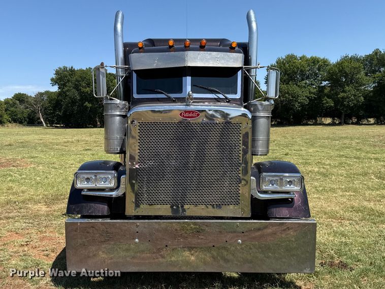2000 Peterbilt 378 Semi Truck - photo 2
