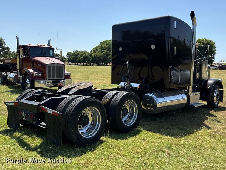 2000 Peterbilt 378 Semi Truck - photo 5