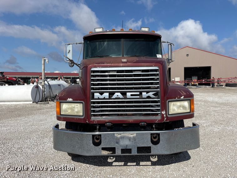 1994 Mack CH613 Semi Truck - photo 2