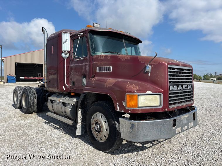 1994 Mack CH613 Semi Truck - photo 3