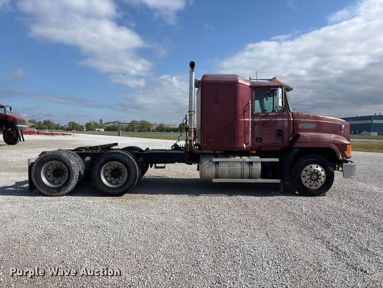 1994 Mack CH613 Semi Truck - photo 4