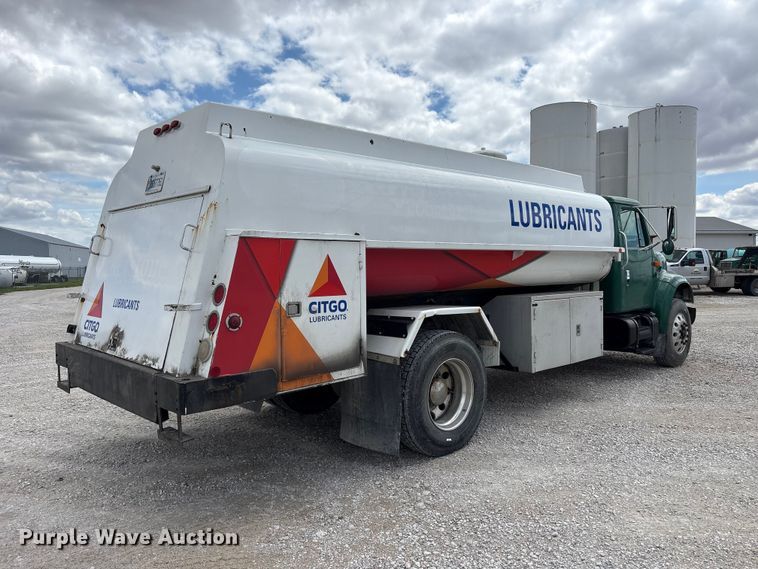 2000 International 4900 Fuel Truck - photo 5