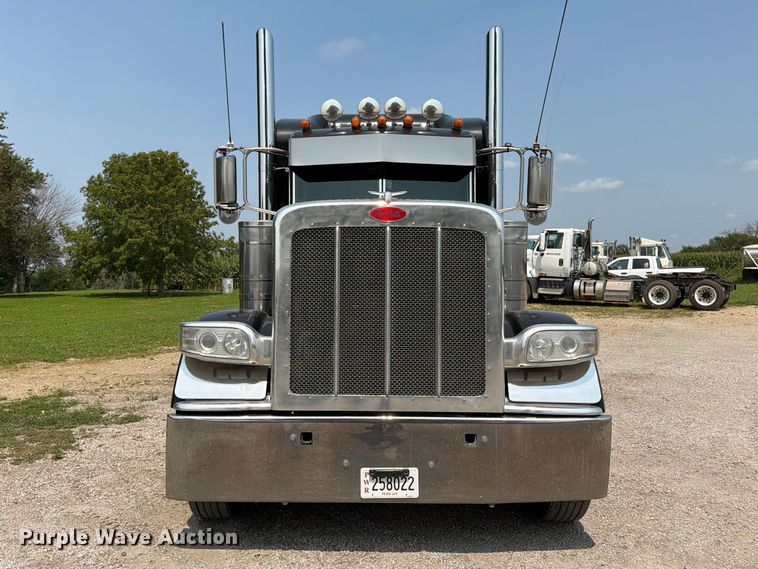 2016 Peterbilt 389 Semi Truck - photo 2