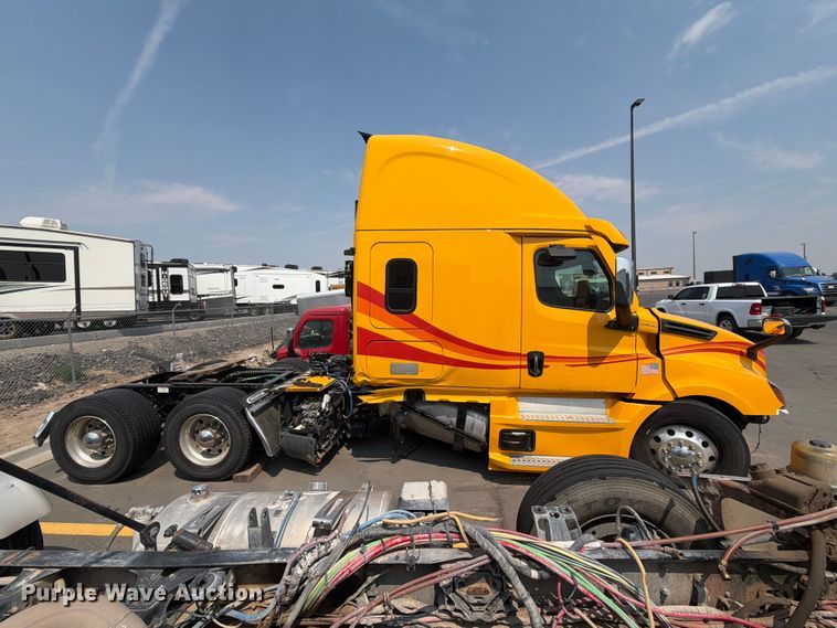 2024 Freightliner Cascadia 126 Semi Truck - photo 4