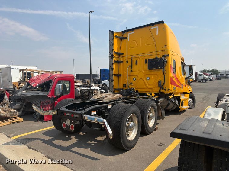 2024 Freightliner Cascadia 126 Semi Truck - photo 5