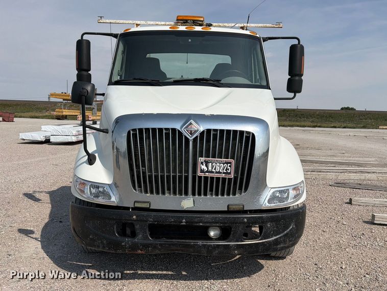 2007 International RA027 Semi Truck - photo 2