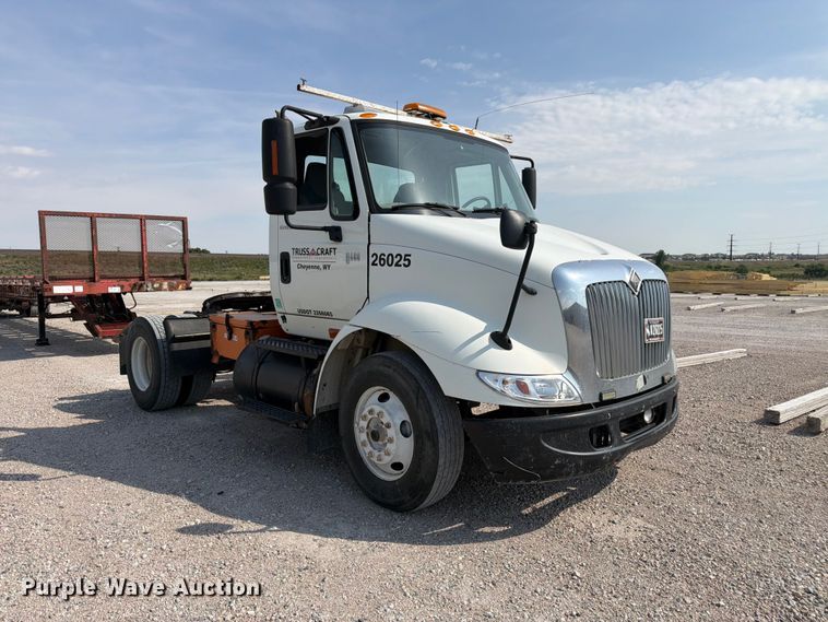2007 International RA027 Semi Truck - photo 3