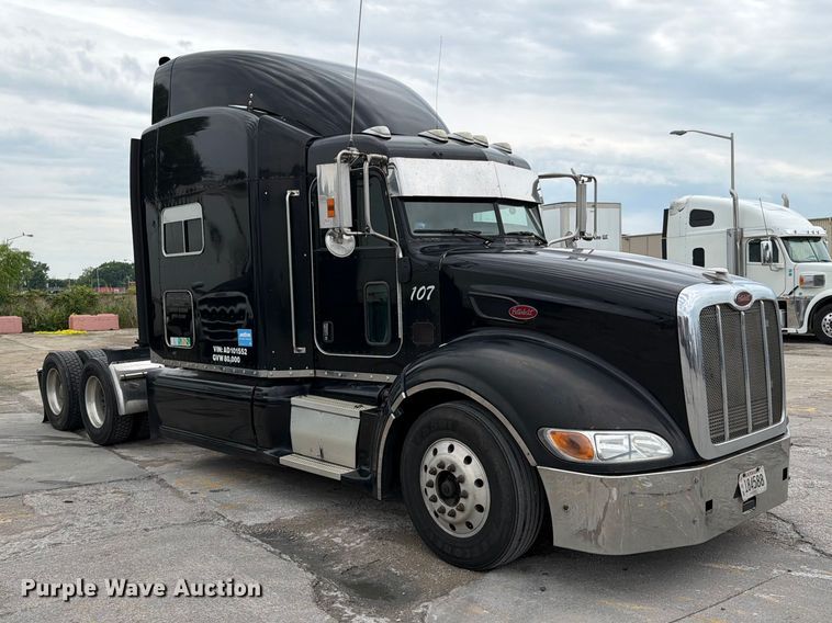 2010 Peterbilt 386 Semi Truck - photo 2