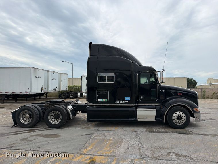 2010 Peterbilt 386 Semi Truck - photo 3
