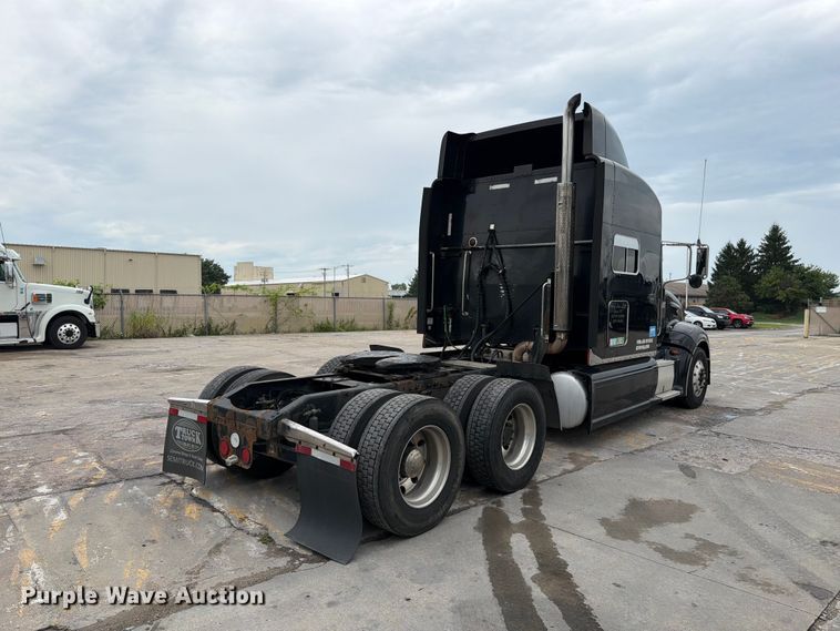 2010 Peterbilt 386 Semi Truck - photo 4