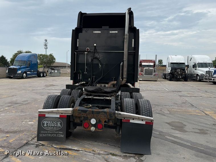 2010 Peterbilt 386 Semi Truck - photo 5
