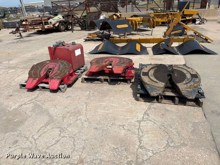 (3) Fifth Wheel Plates - photo 2