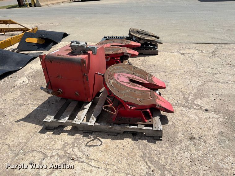 (3) Fifth Wheel Plates - photo 4
