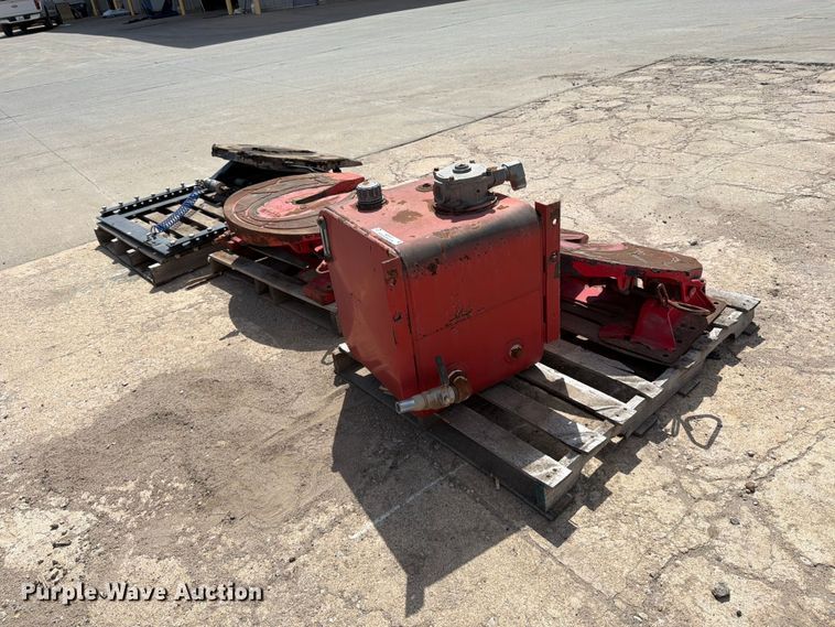(3) Fifth Wheel Plates - photo 5