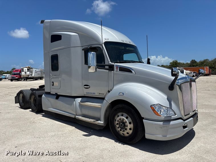 2020 Kenworth T680 Semi Truck - photo 3