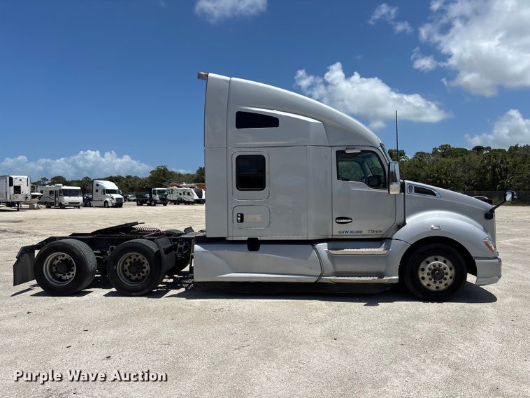 2020 Kenworth T680 Semi Truck - photo 4