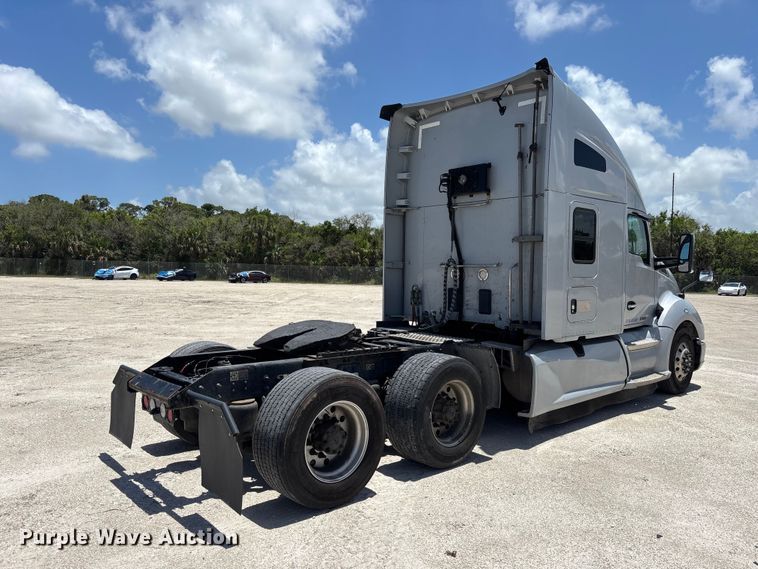 2020 Kenworth T680 Semi Truck - photo 5