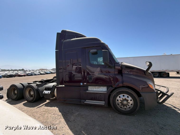 2022 Freightliner Cascadia 116 Semi Truck - photo 4