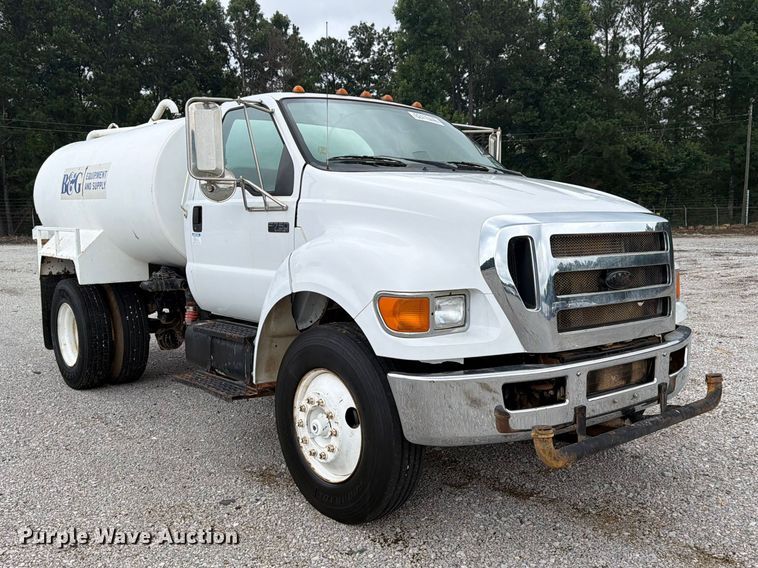 2006 Ford F750 Water Truck - photo 3