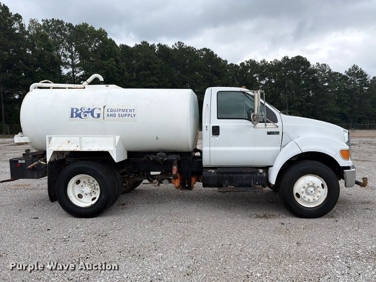 2006 Ford F750 Water Truck - photo 4