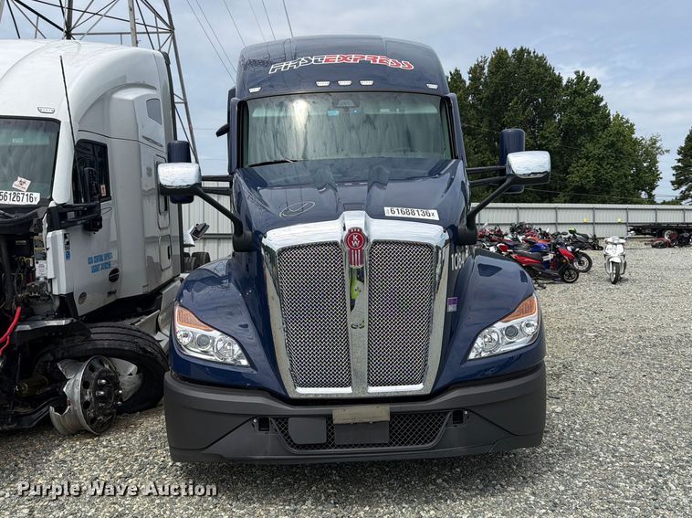 2027 Kenworth T680 Semi Truck - photo 2