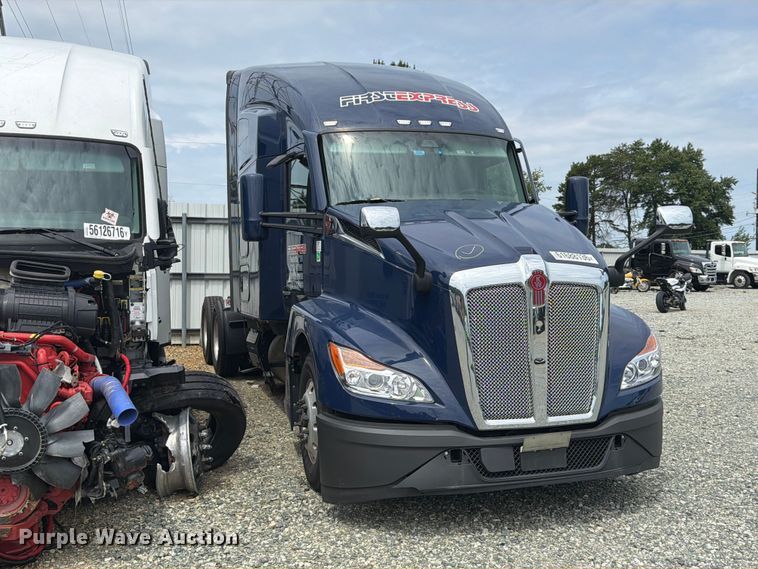 2027 Kenworth T680 Semi Truck - photo 3