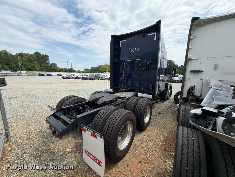 2027 Kenworth T680 Semi Truck - photo 4