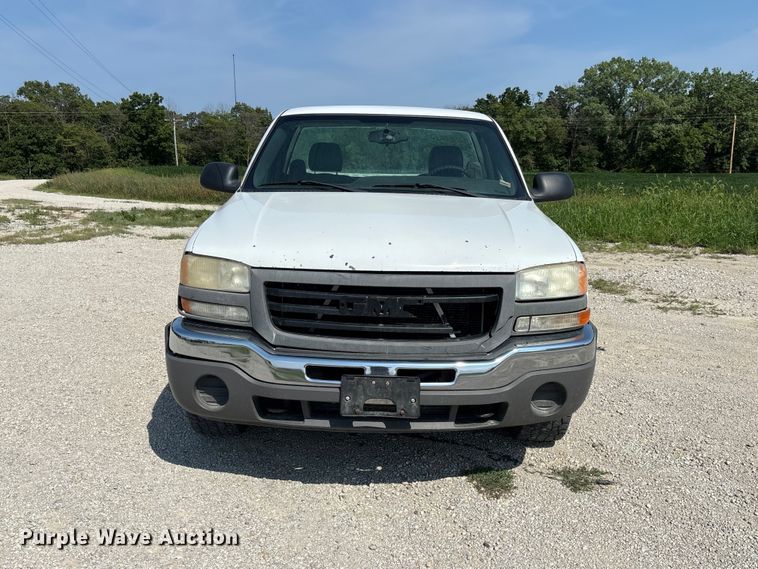 2005 GMC Sierra 1500 Pickup Truck - photo 2