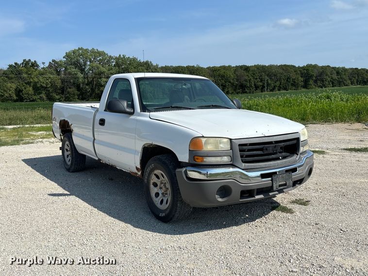 2005 GMC Sierra 1500 Pickup Truck - photo 3