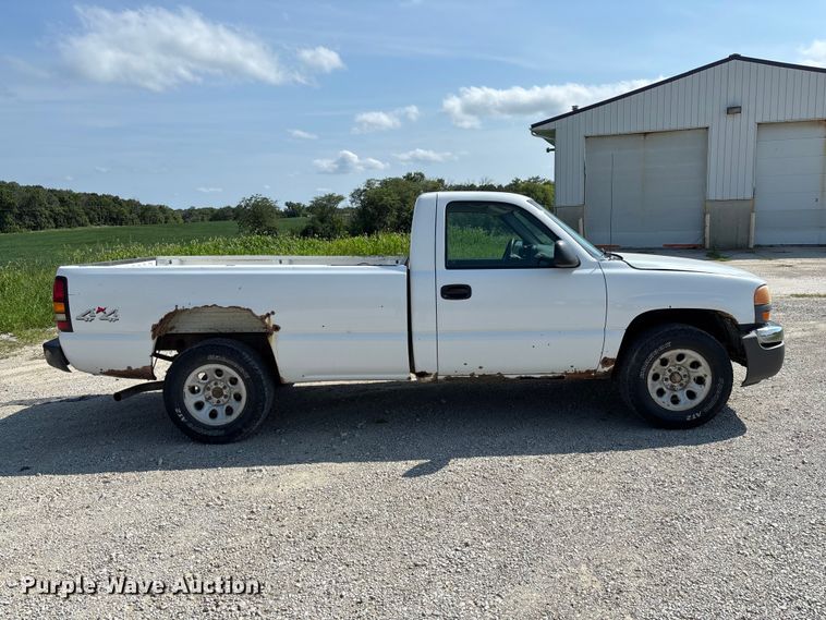 2005 GMC Sierra 1500 Pickup Truck - photo 4