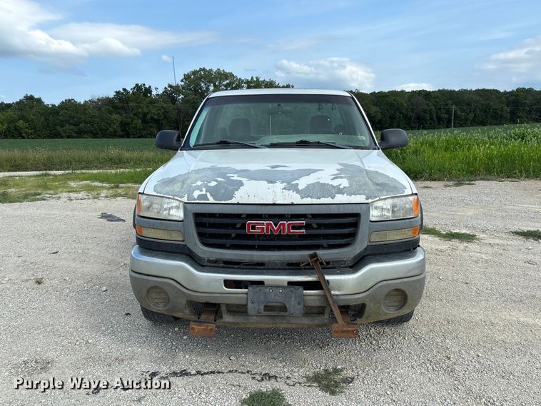 2006 GMC Sierra 2500HD Pickup Truck - photo 2