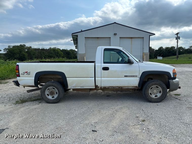 2006 GMC Sierra 2500HD Pickup Truck - photo 4