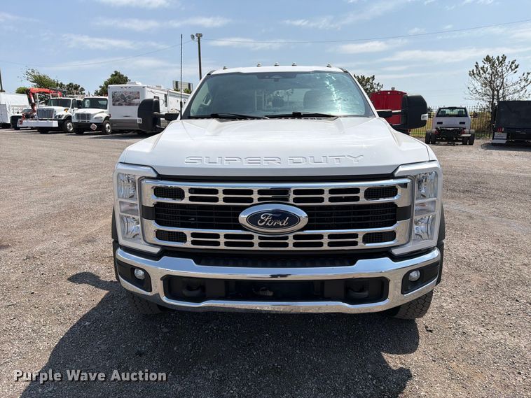 2023 Ford F550 Super Duty Crew Cab Truck Cab And Chassis - photo 2