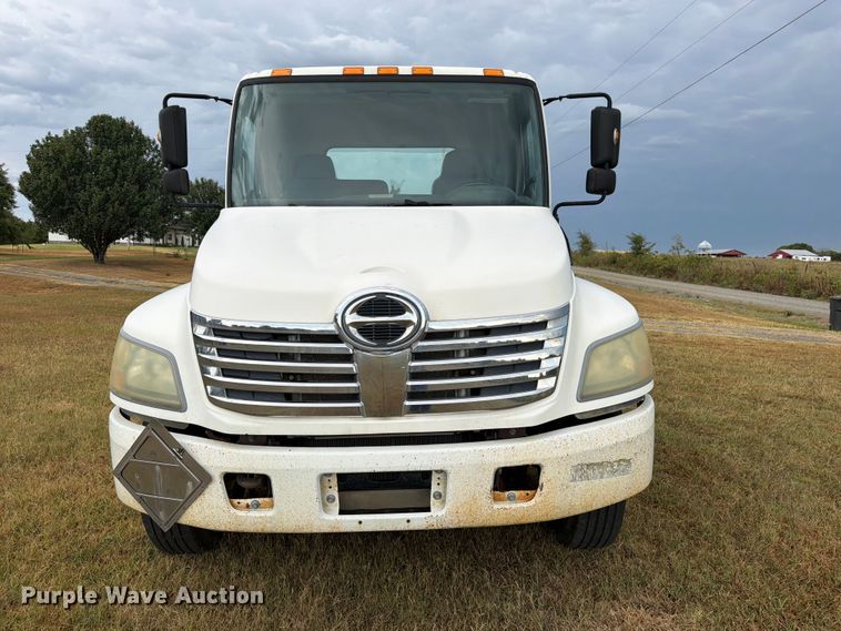 2008 Hino 338 Truck Cab And Chassis - photo 2
