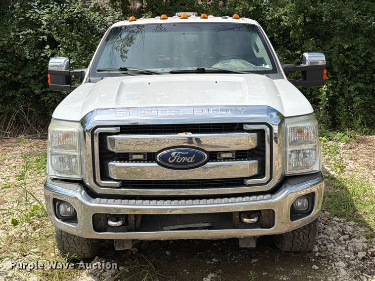 2015 Ford F250 Super Duty XLT Crew Cab Pickup Truck - photo 2