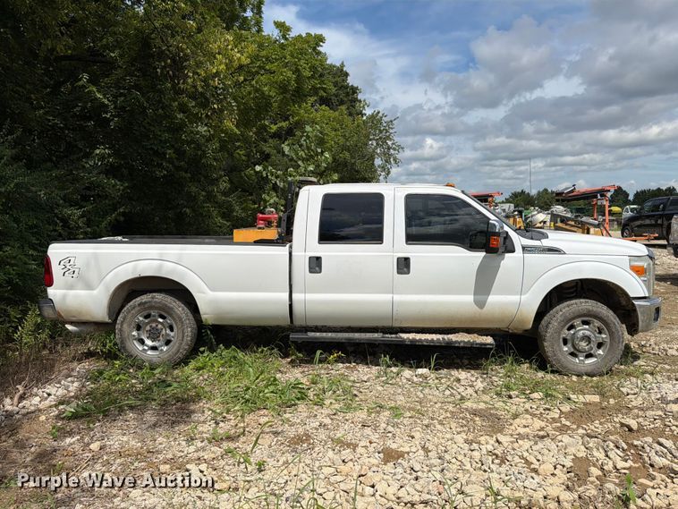 2015 Ford F250 Super Duty XLT Crew Cab Pickup Truck - photo 4