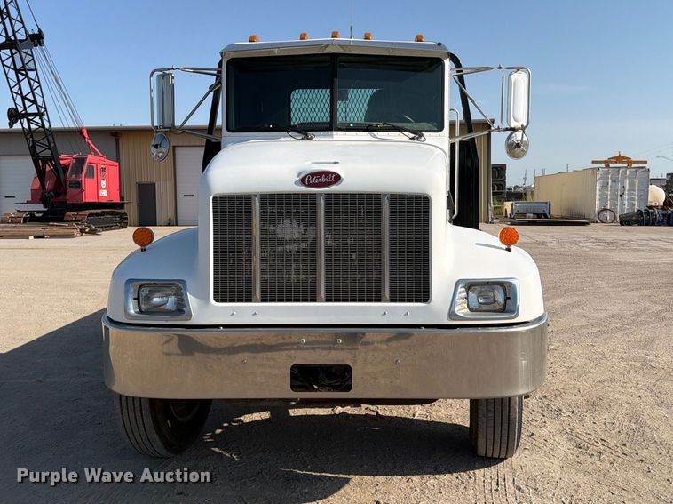 2002 Peterbilt 330 Flatbed Truck - photo 2