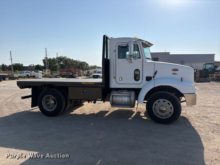 2002 Peterbilt 330 Flatbed Truck - photo 4