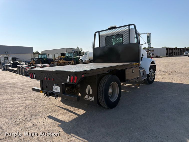 2002 Peterbilt 330 Flatbed Truck - photo 5