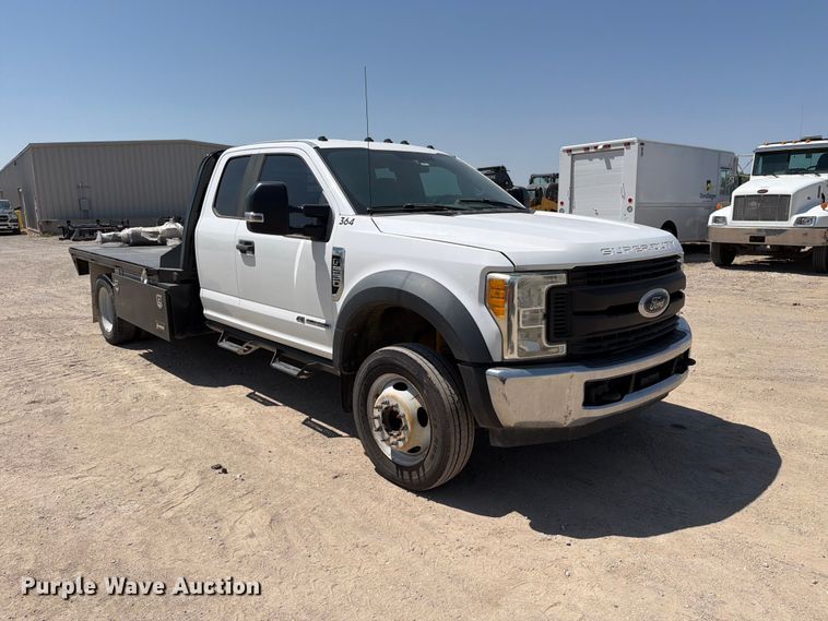 2017 Ford F550 Super Duty XL Ext. Cab Flatbed Truck - photo 3