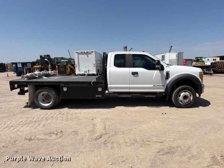 2017 Ford F550 Super Duty XL Ext. Cab Flatbed Truck - photo 4