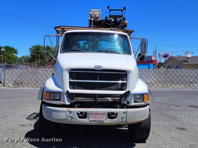 2000 Sterling L9500 Crane Truck - photo 2