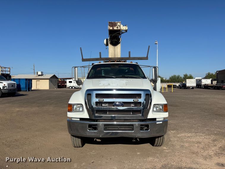 2006 Ford F750 Crane Truck - photo 2