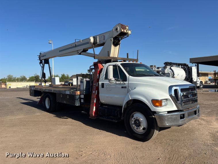 2006 Ford F750 Crane Truck - photo 3