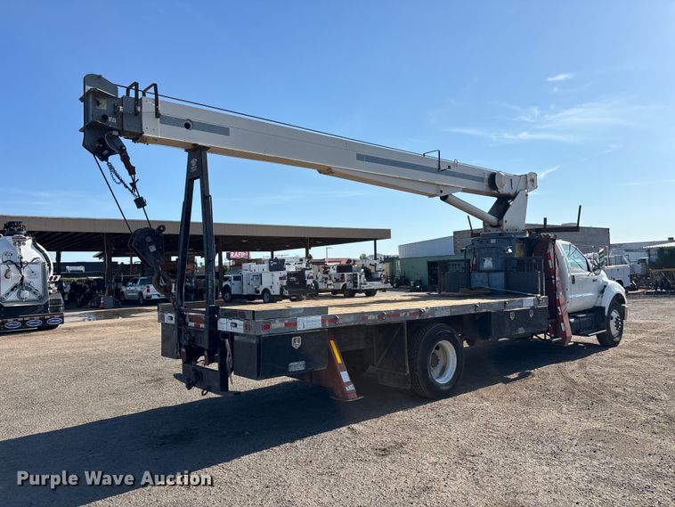 2006 Ford F750 Crane Truck - photo 5