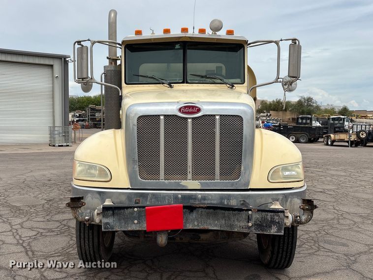 2007 Peterbilt 335 Water Truck - photo 2