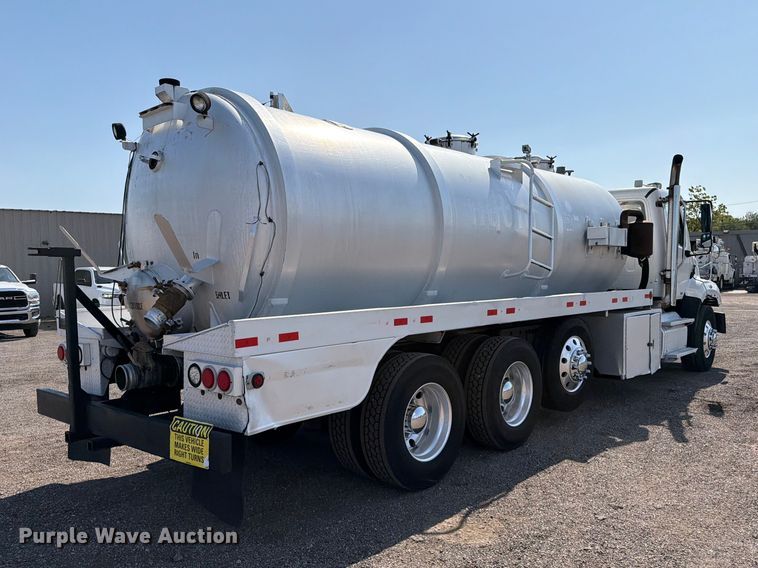 2015 Freightliner 114SD Vacuum Truck - photo 5